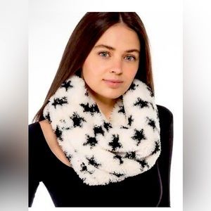 NWT Jenni Women's Twisted Faux Fur Sherpa
Cowl, White With Black
Stars